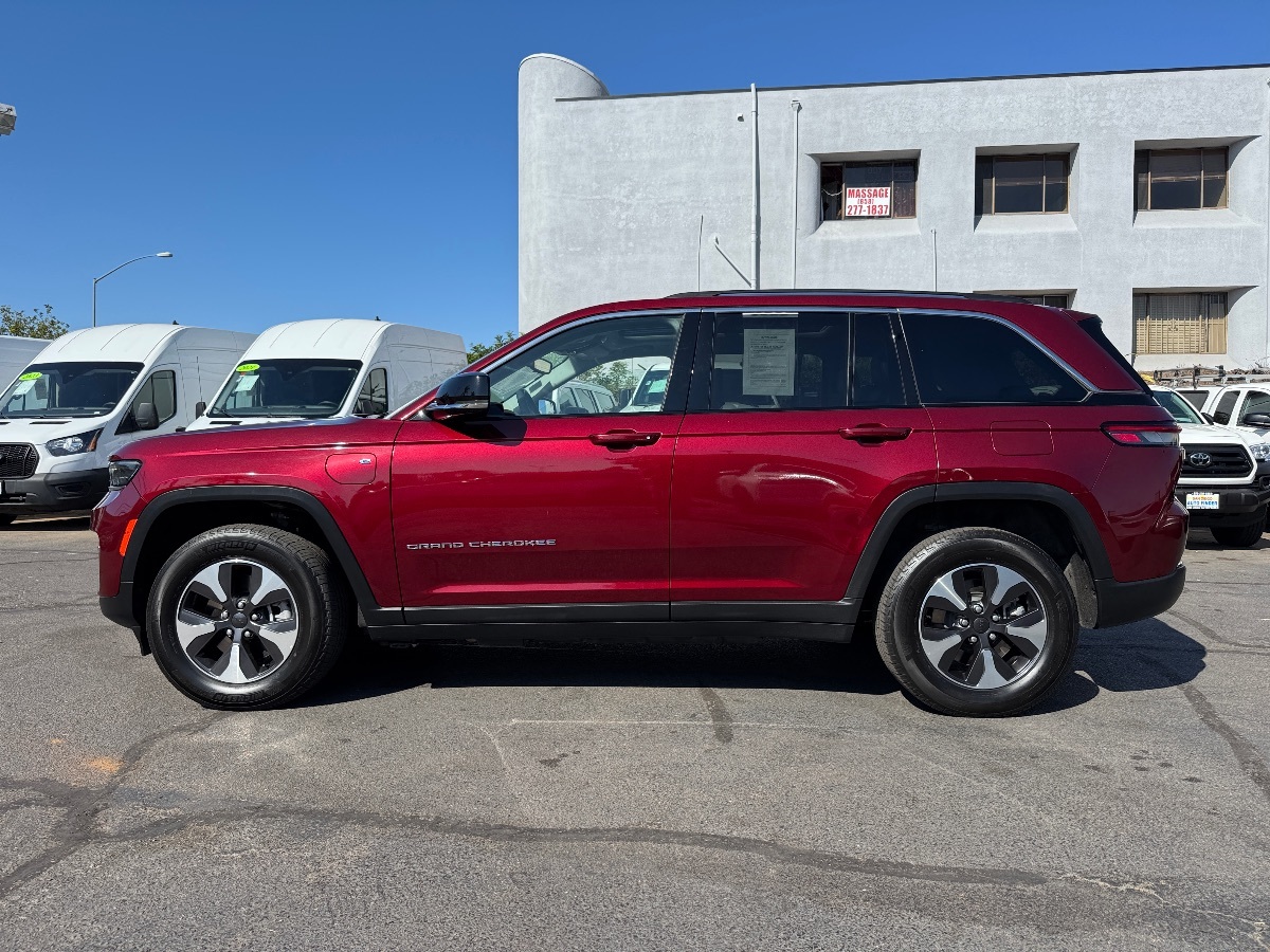 2023 Jeep Cherokee 4xe photo 7