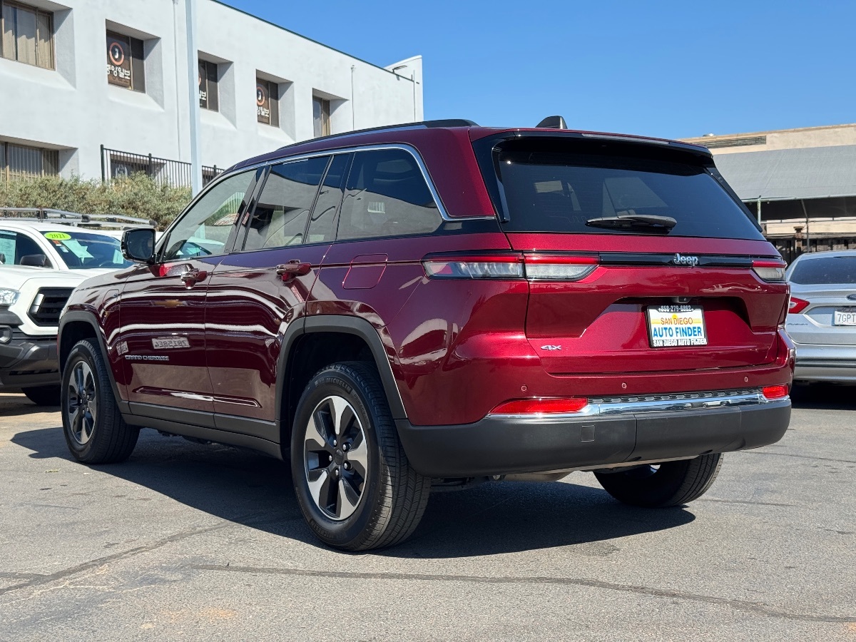 2023 Jeep Cherokee 4xe photo 11
