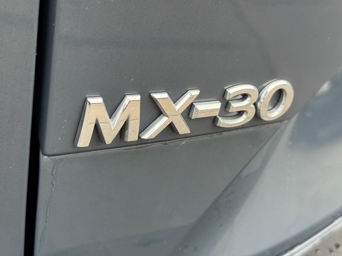 2022 Mazda MX-30 Premium Plus photo 6