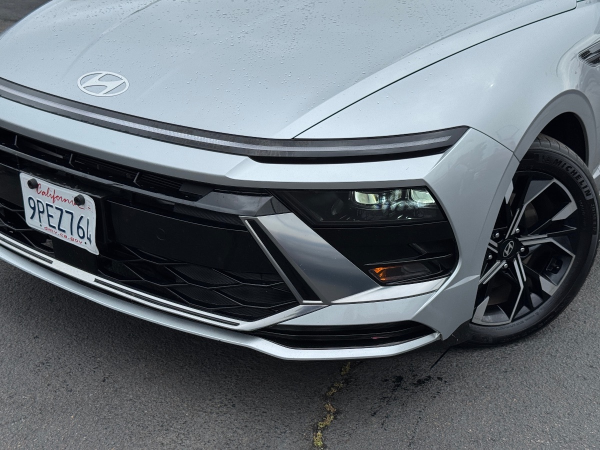 2025 Hyundai Sonata SEL photo 2