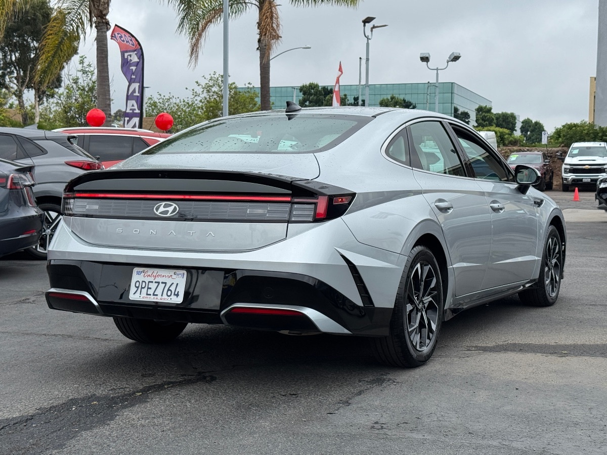 2025 Hyundai Sonata SEL photo 8