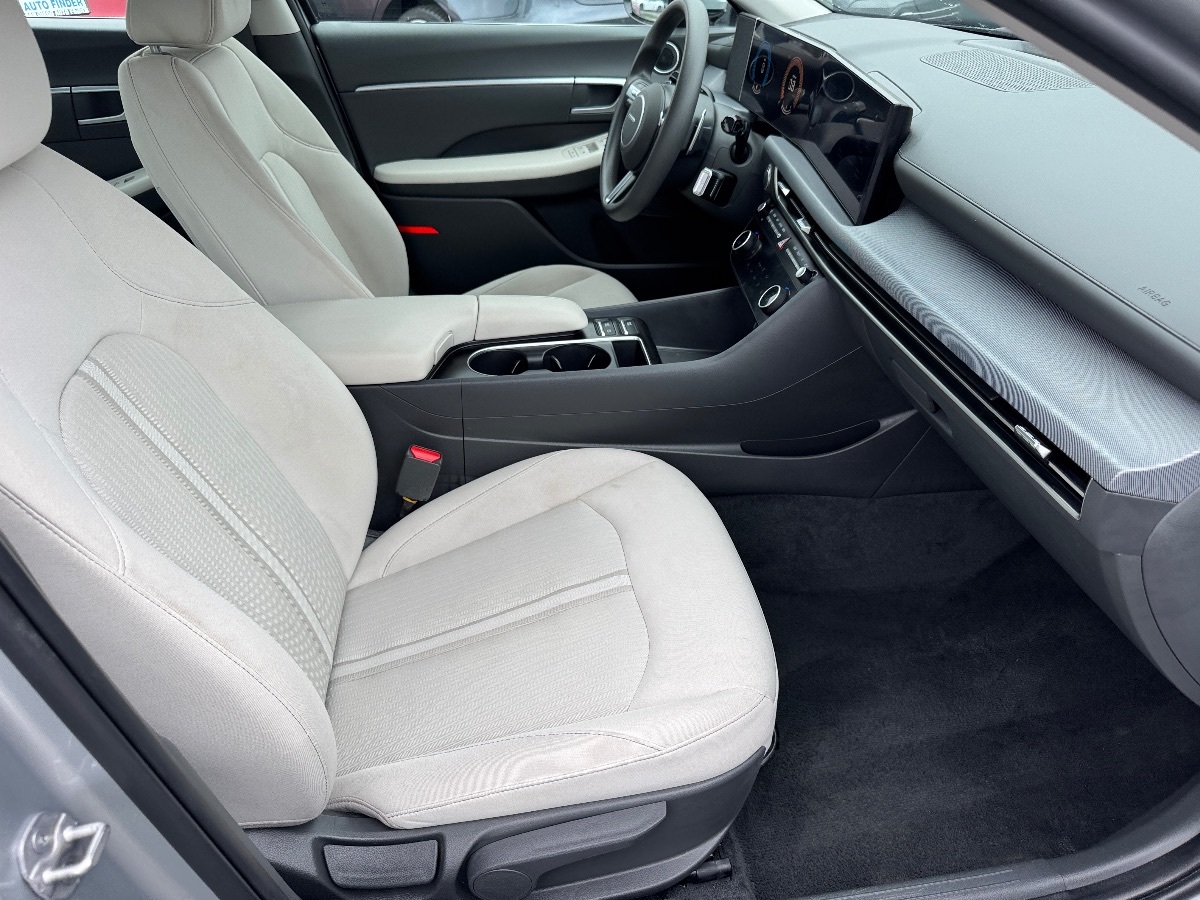 2025 Hyundai Sonata SEL photo 12