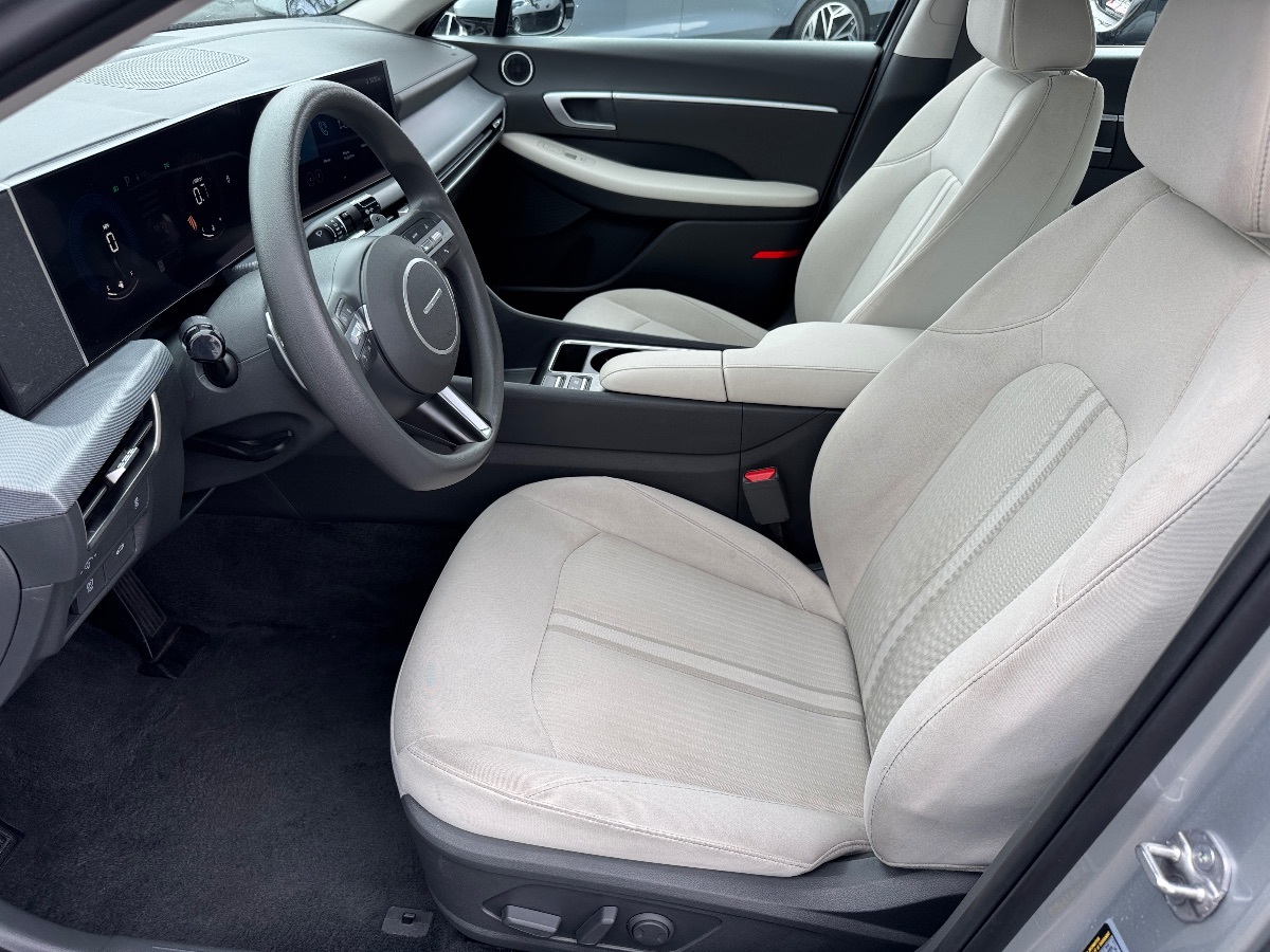 2025 Hyundai Sonata SEL photo 19