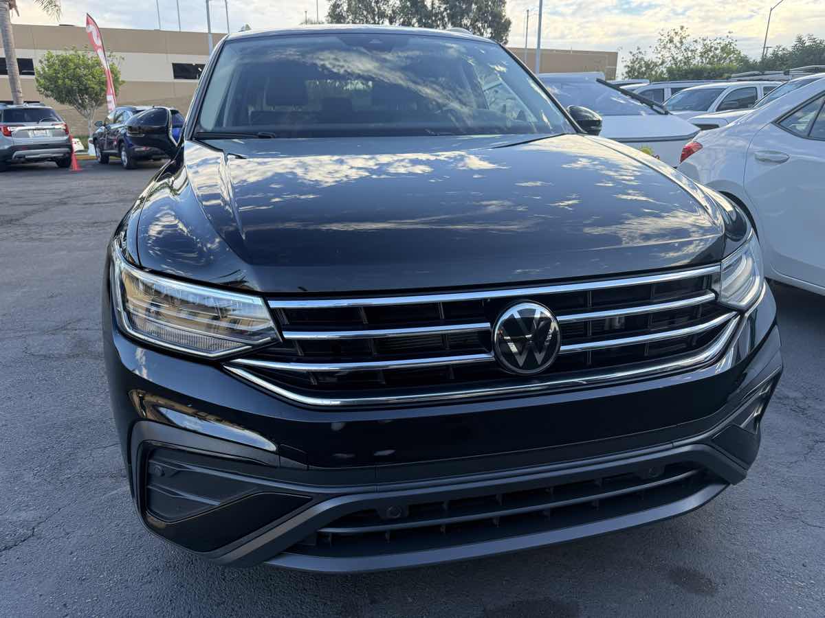 2024 Volkswagen Tiguan SE Wolfsburg Edition photo 2