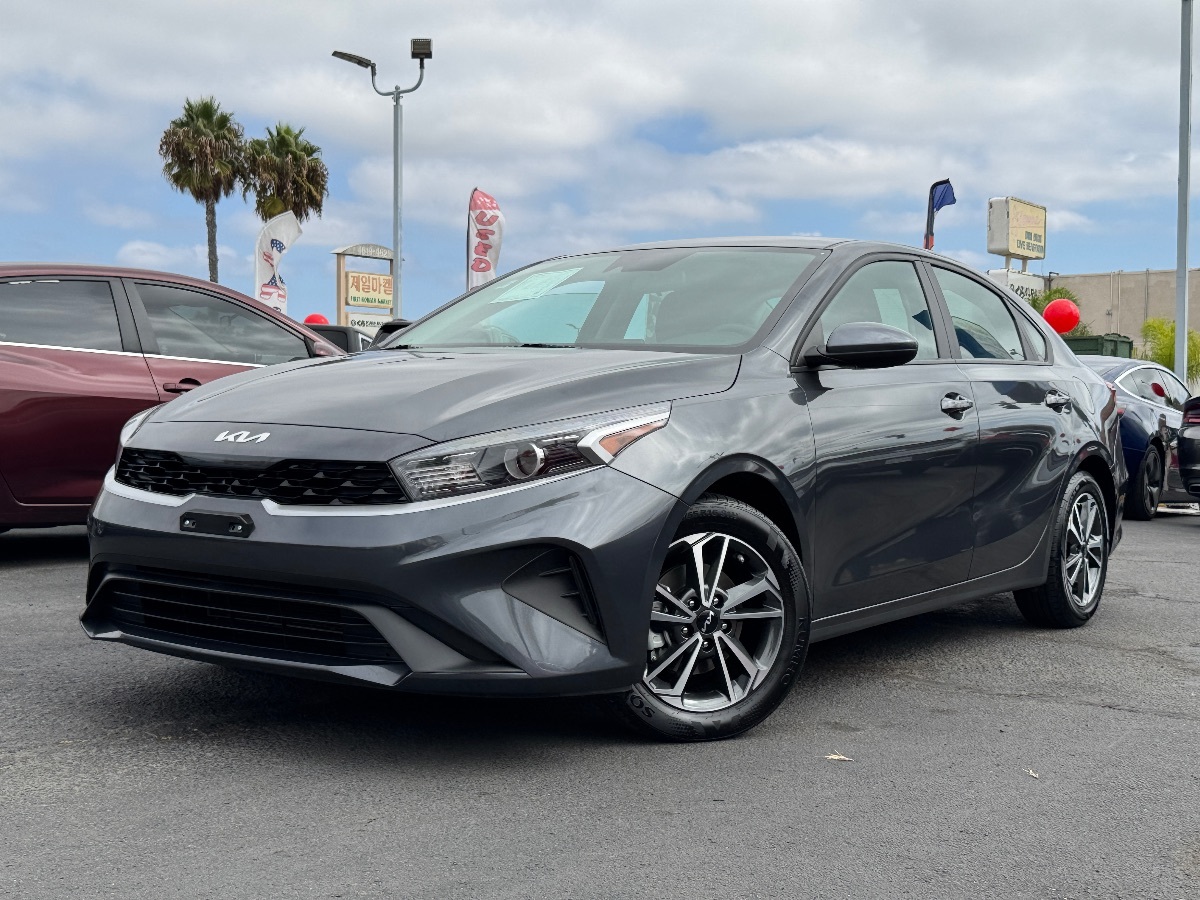 2024 Kia Forte LXS photo 2