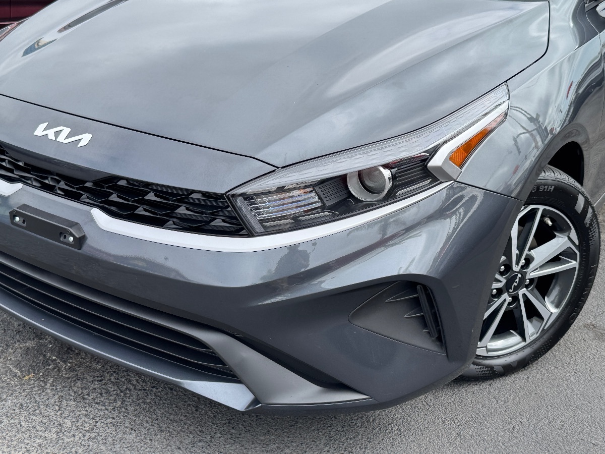 2024 Kia Forte LXS photo 3