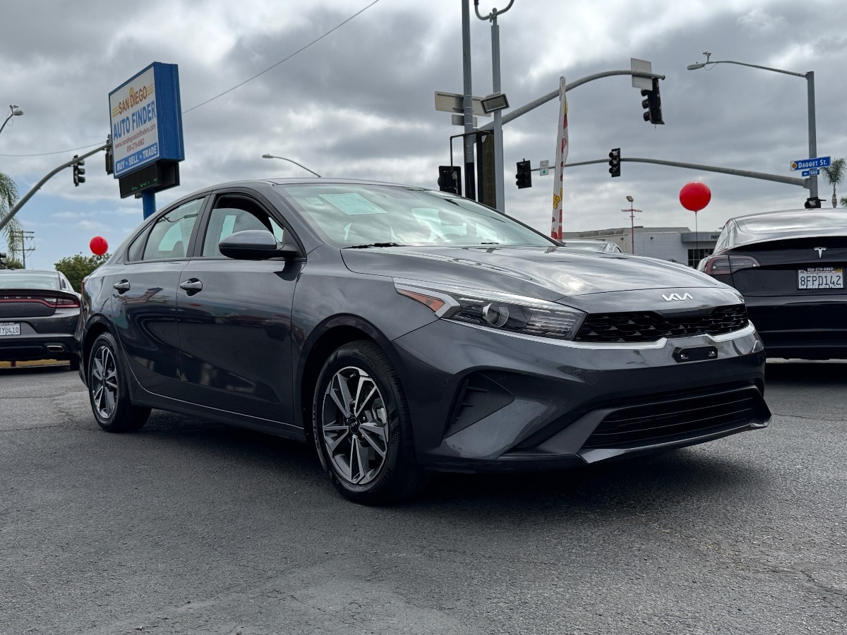 2024 Kia Forte LXS photo 4