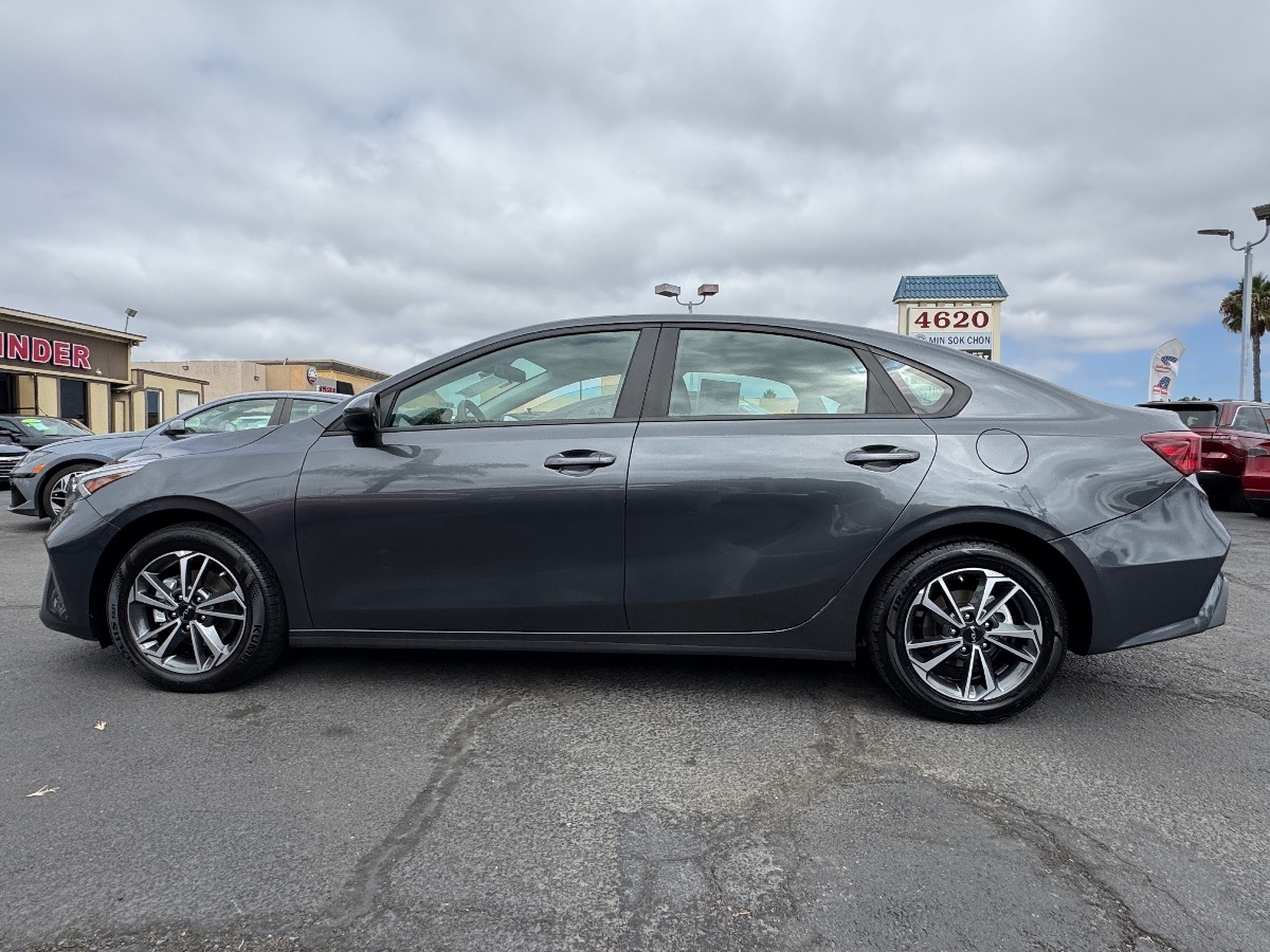 2024 Kia Forte LXS photo 6