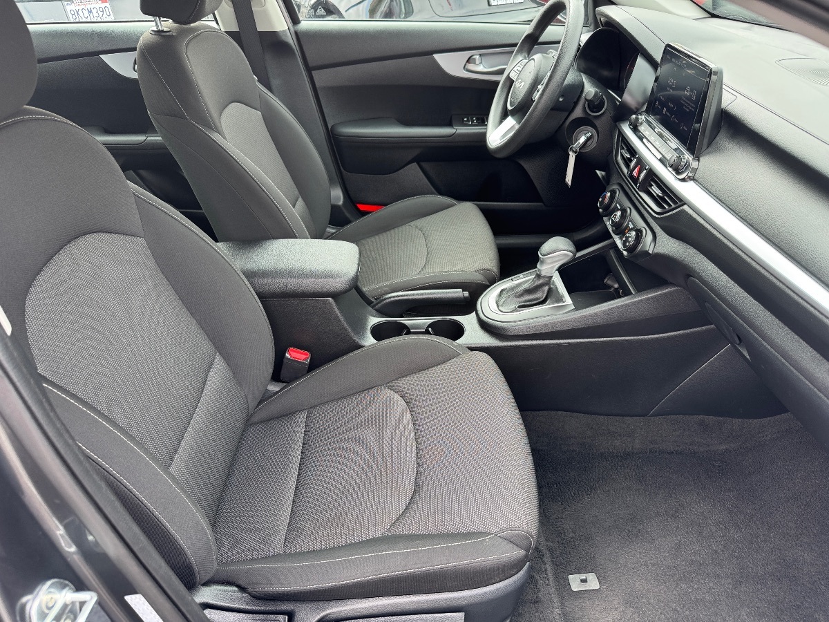 2024 Kia Forte LXS photo 14