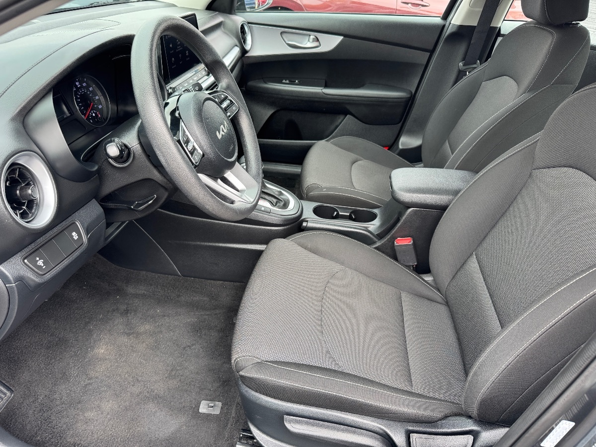 2024 Kia Forte LXS photo 23