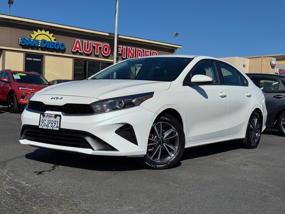 2023 Kia Forte LXS photo 2