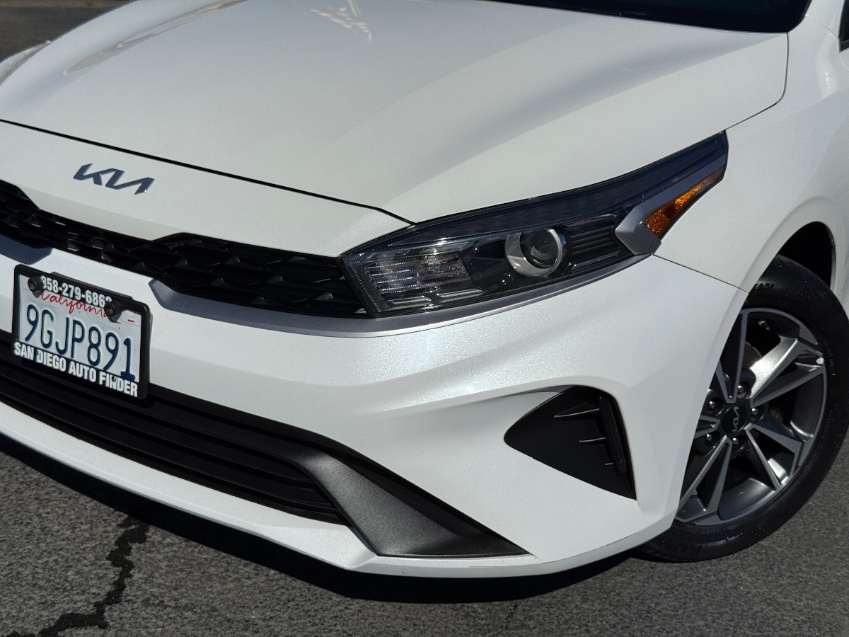 2023 Kia Forte LXS photo 3