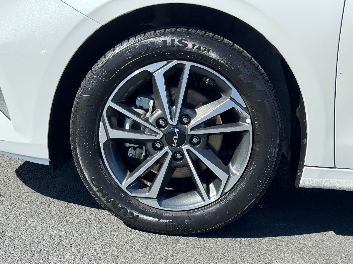 2023 Kia Forte LXS photo 6