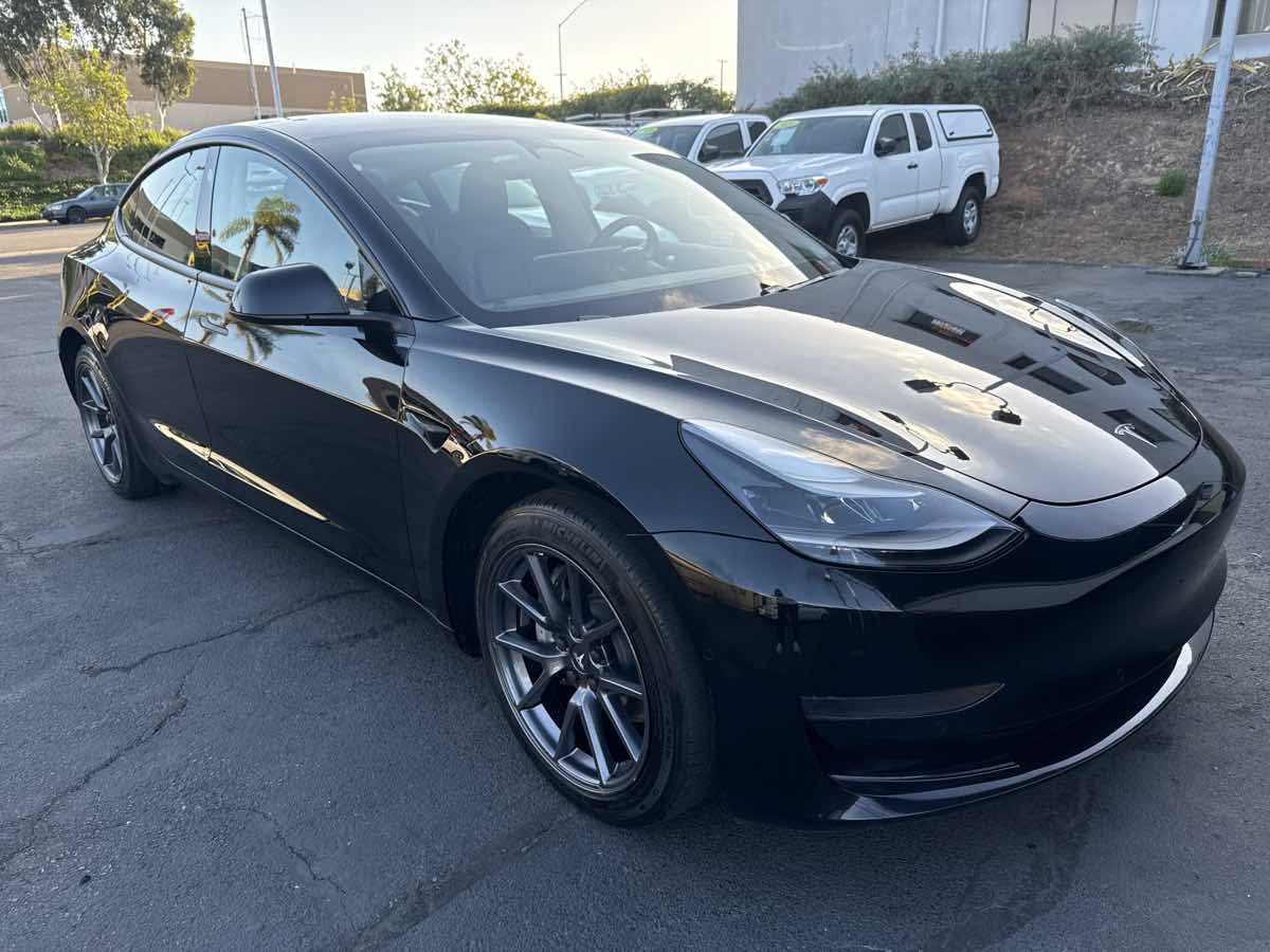 2021 Tesla Model 3 Standard Range Plus photo 2