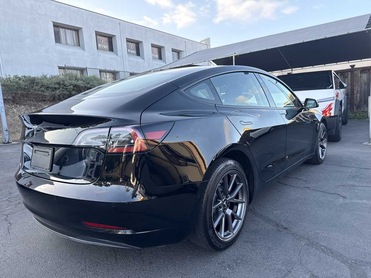 2021 Tesla Model 3 Standard Range Plus photo 4