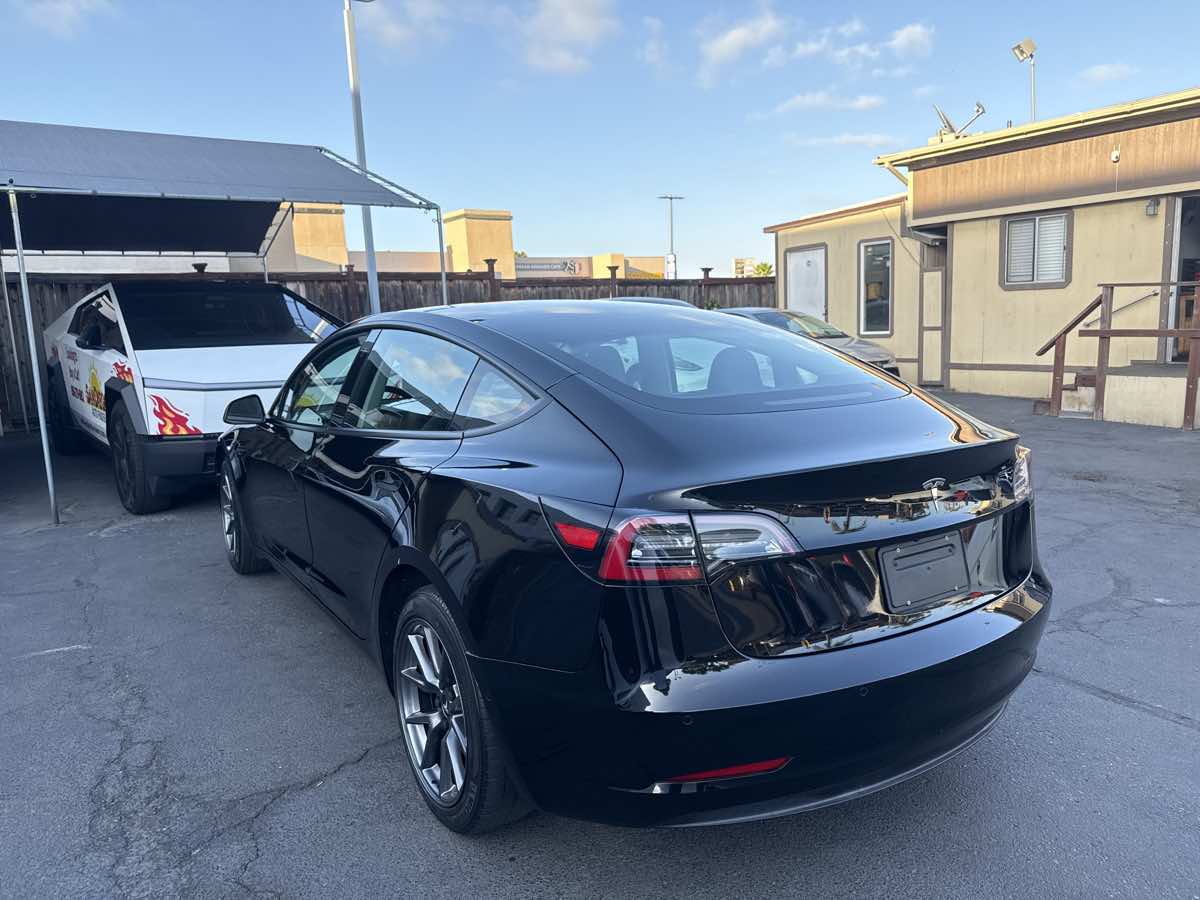 2021 Tesla Model 3 Standard Range Plus photo 5