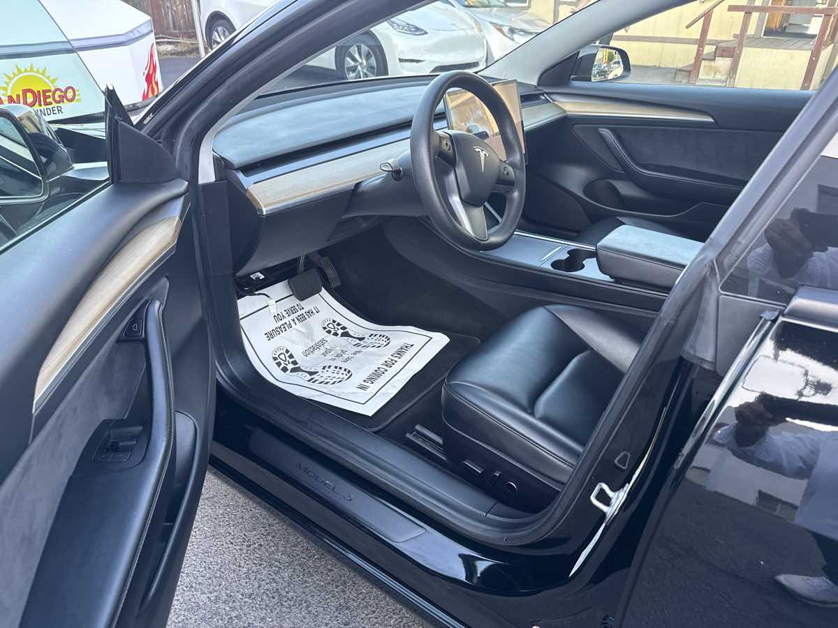 2021 Tesla Model 3 Standard Range Plus photo 7