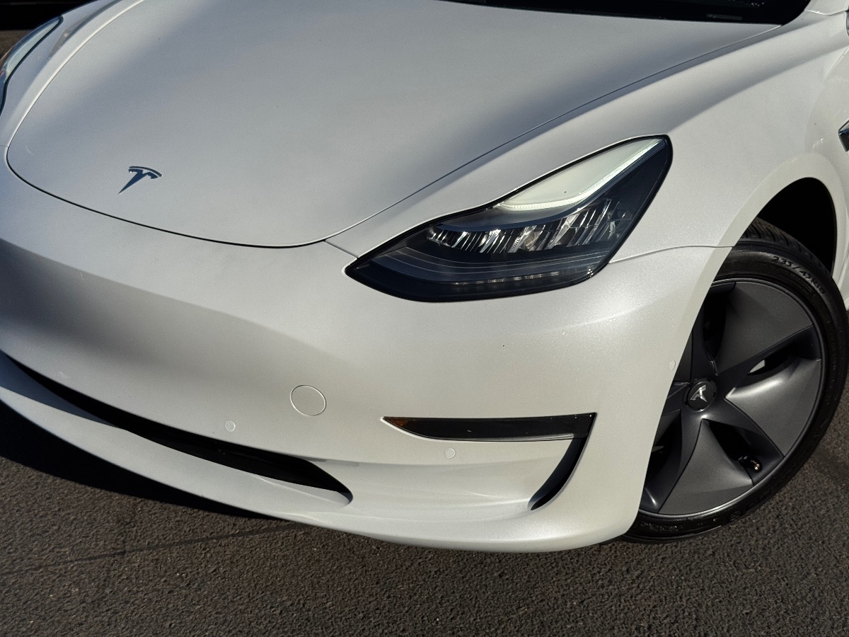 2020 Tesla Model 3 Standard Range Plus photo 3