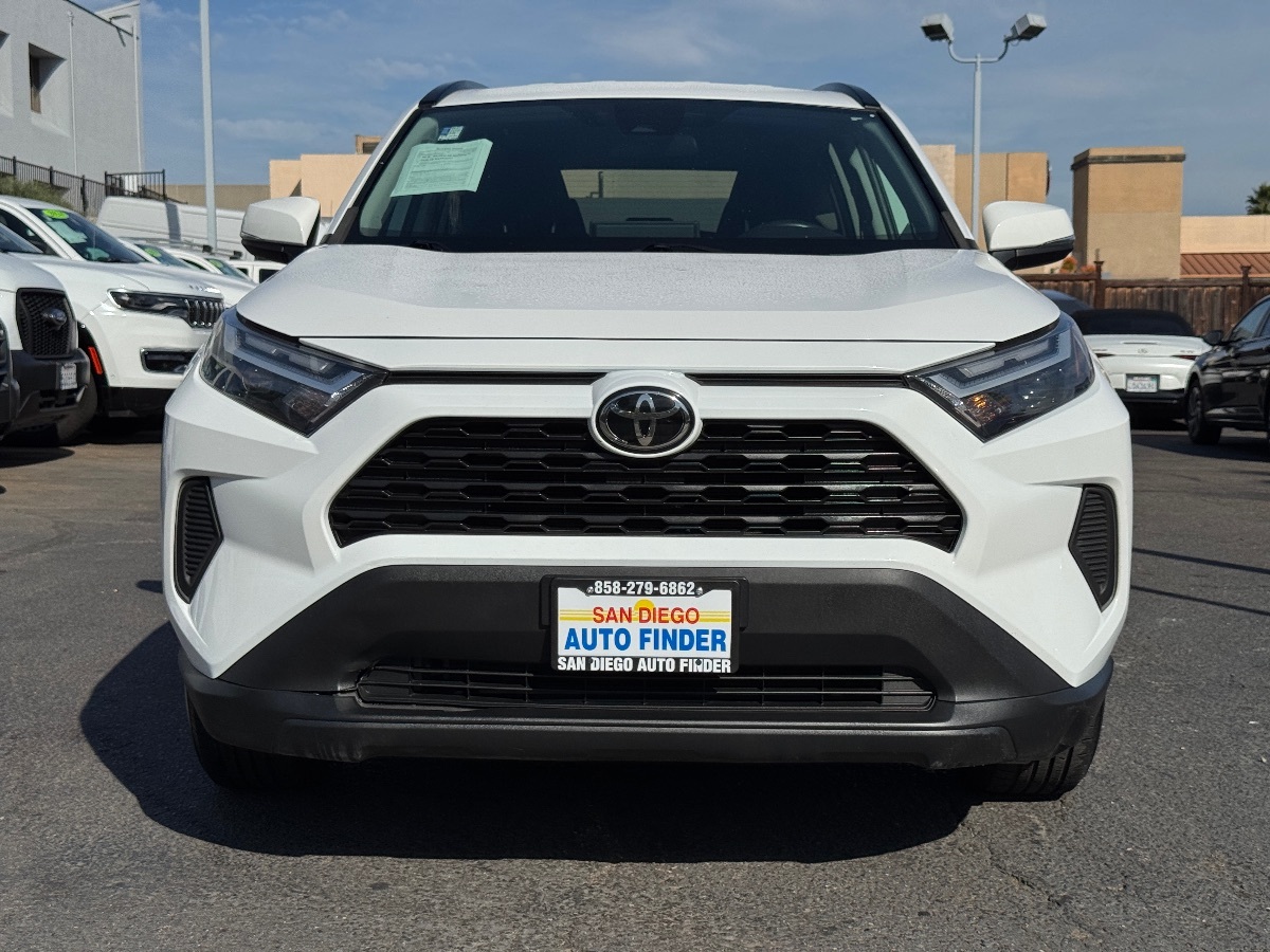 2022 Toyota RAV4 XLE photo 3