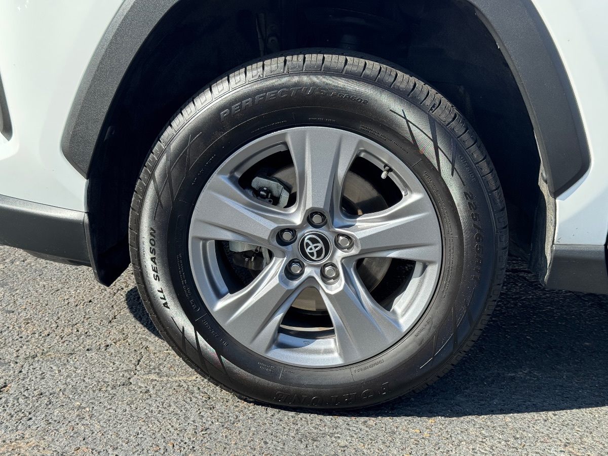 2022 Toyota RAV4 XLE photo 4