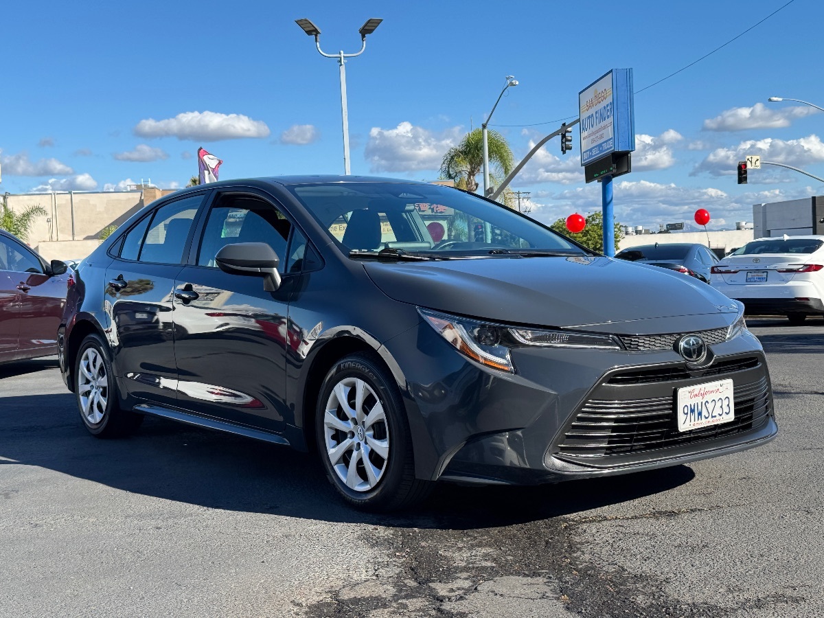 2024 Toyota Corolla LE photo 3