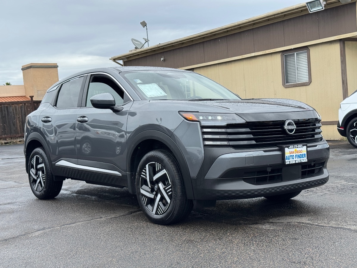 2025 Nissan Kicks SV photo 3