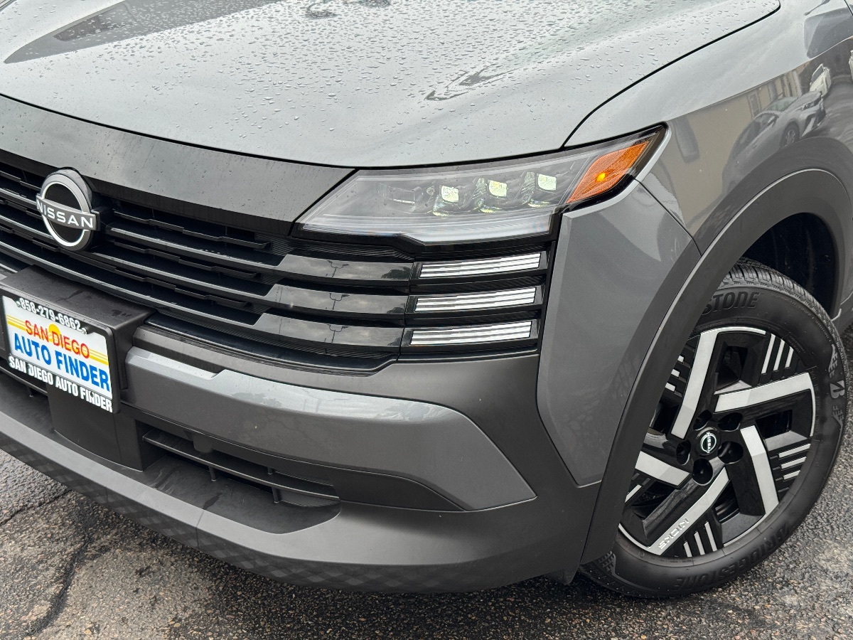 2025 Nissan Kicks SV photo 2