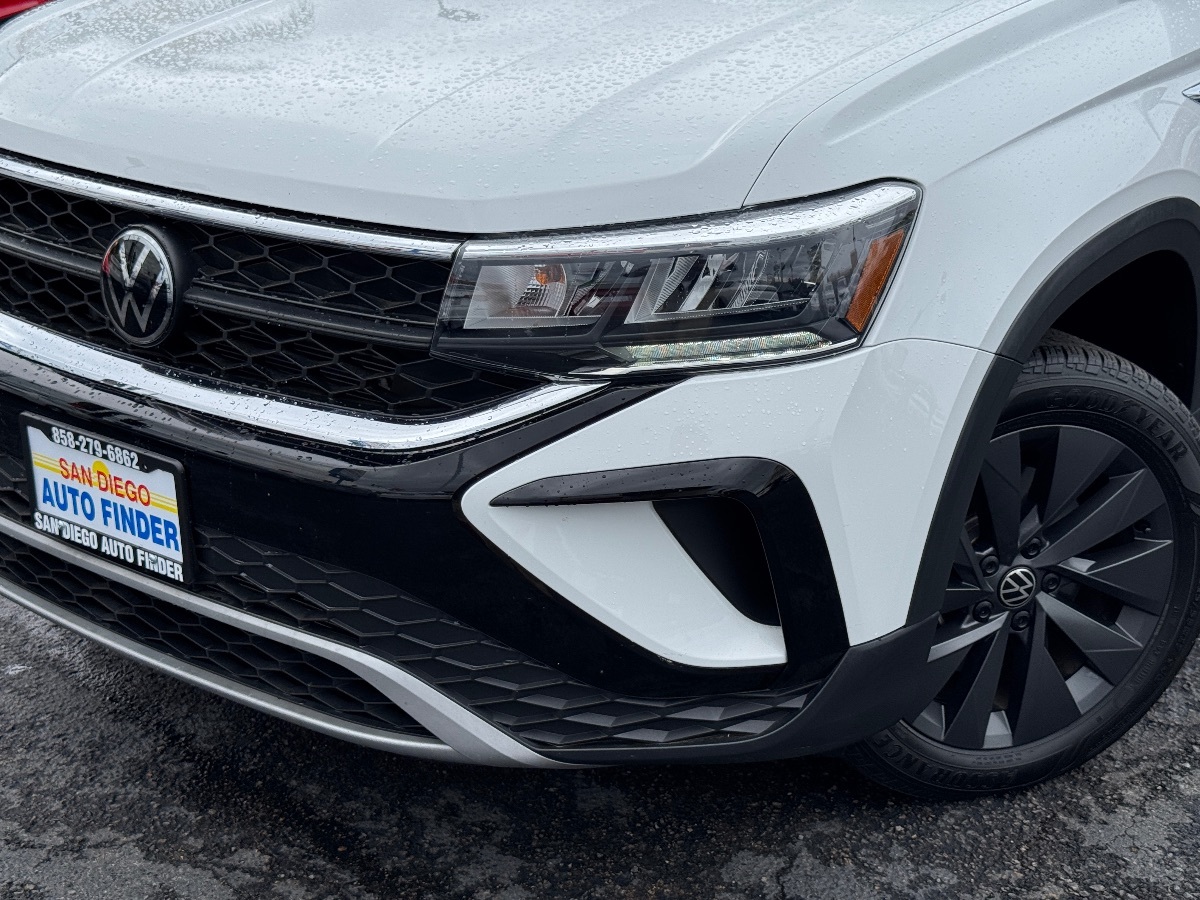 2024 Volkswagen Taos S photo 2