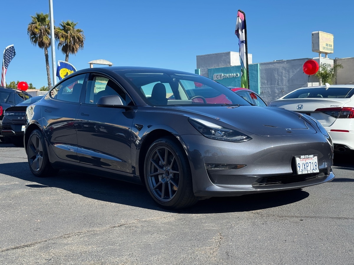 2023 Tesla Model 3 photo 3