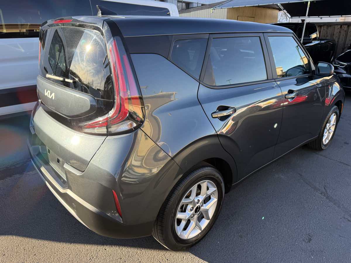 2024 Kia Soul LX S photo 4