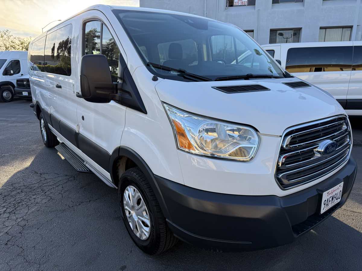 2016 Ford Transit XLT photo 3