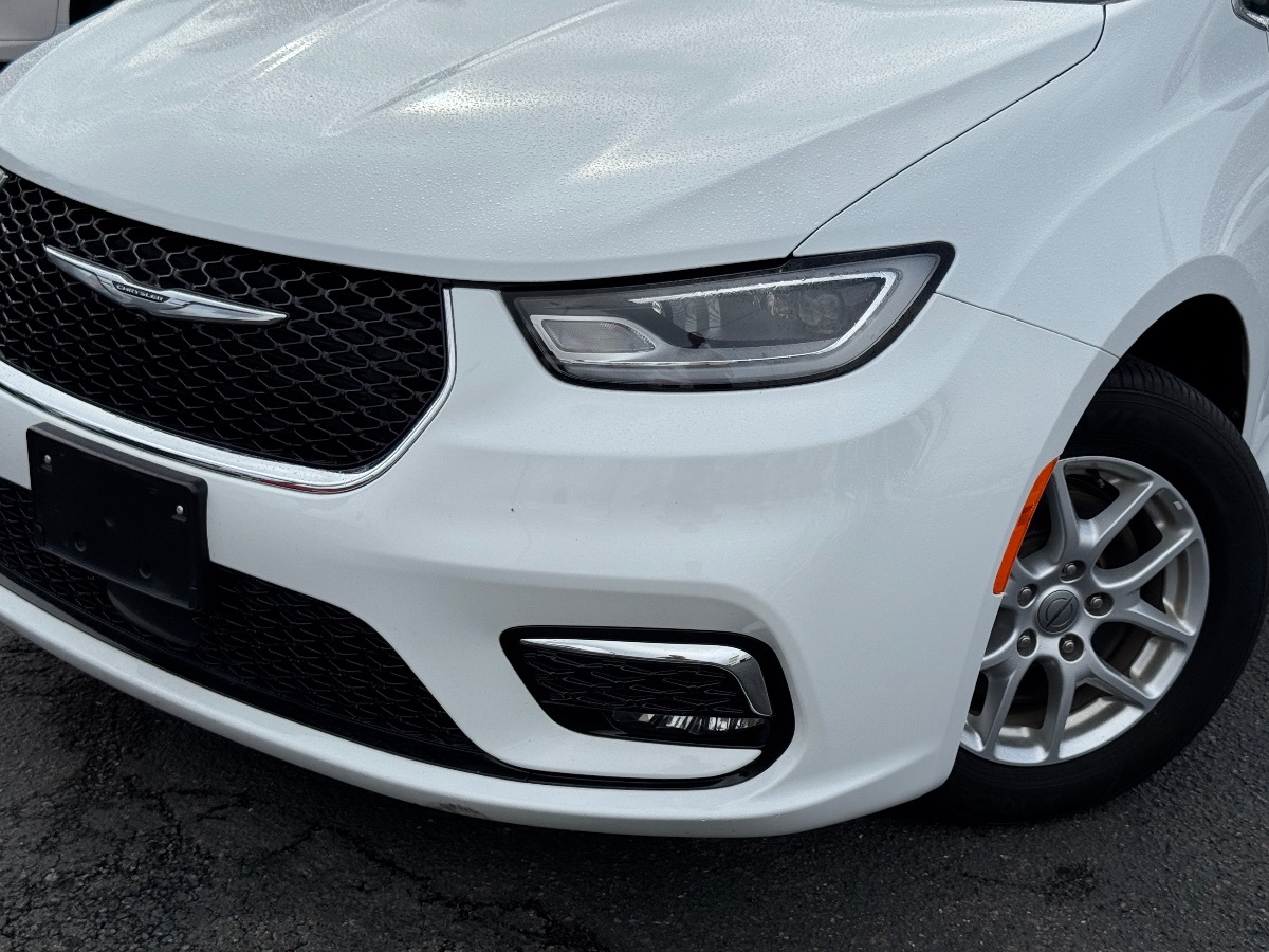 2023 Chrysler Pacifica Touring L - Photo 3