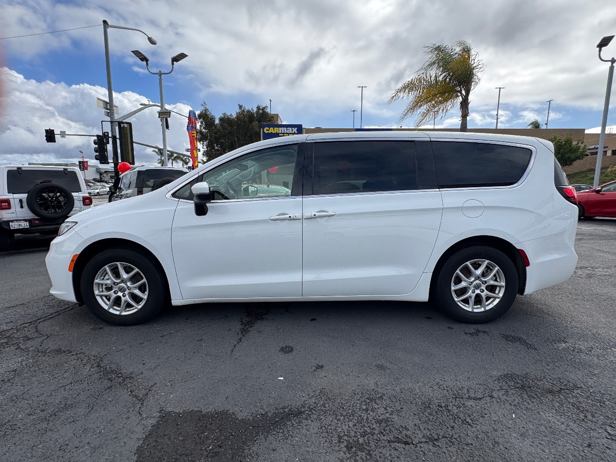 2023 Chrysler Pacifica Touring L - Photo 7
