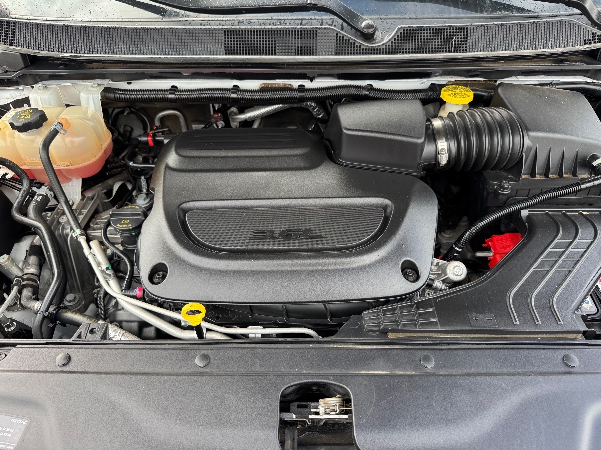 2023 Chrysler Pacifica Touring L - Photo 8