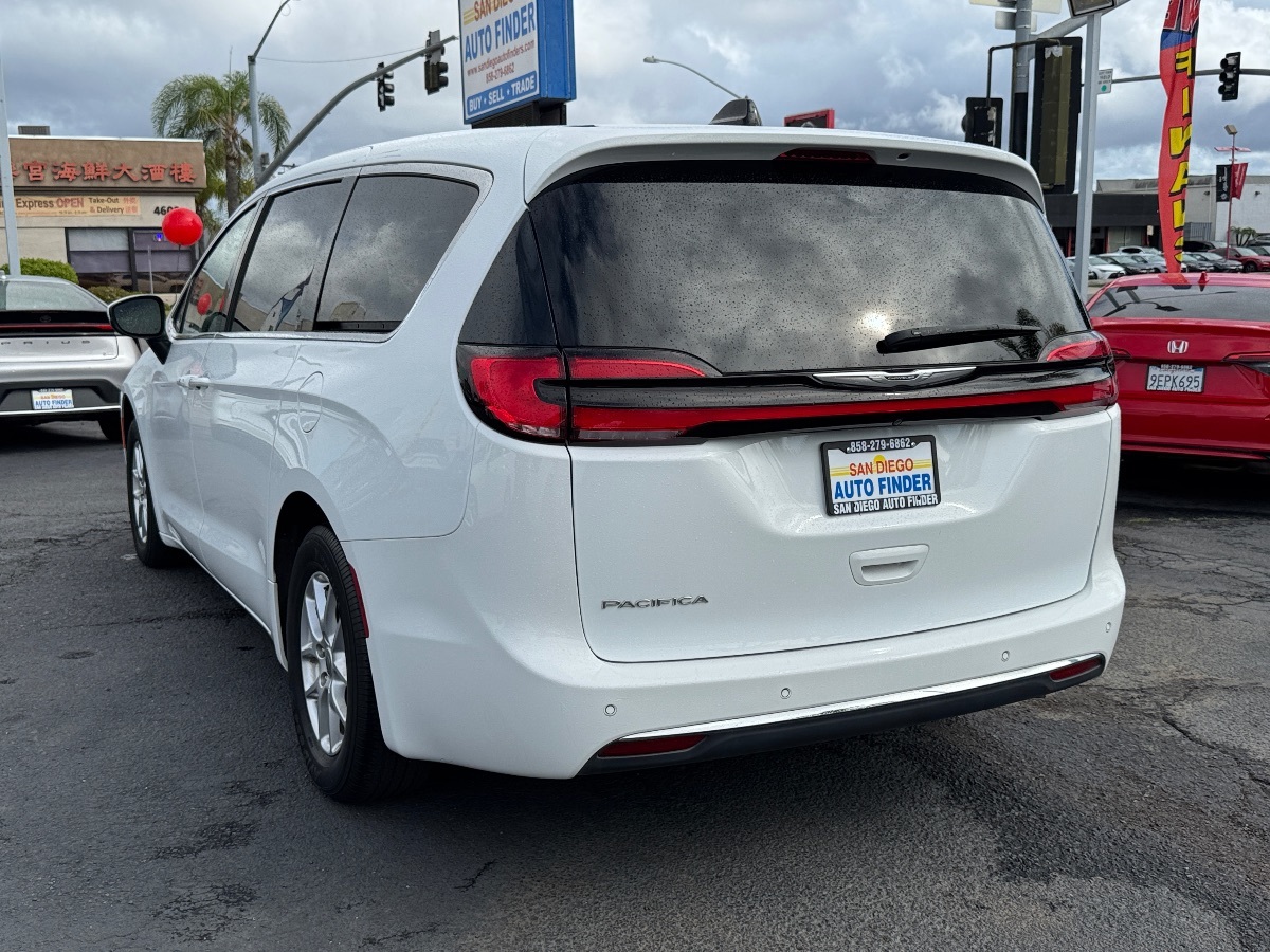 2023 Chrysler Pacifica Touring L - Photo 11