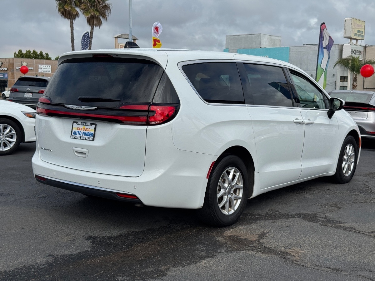 2023 Chrysler Pacifica Touring L - Photo 13
