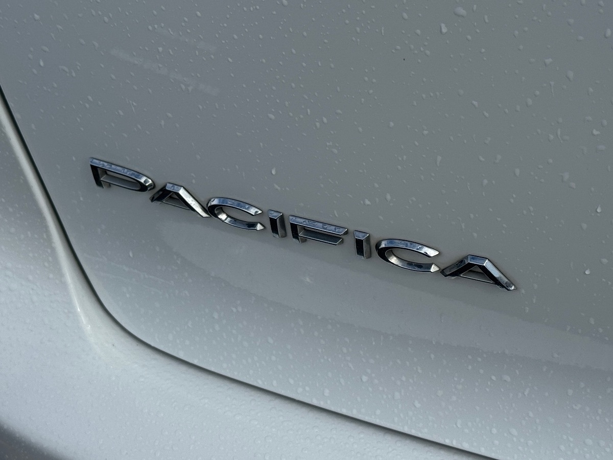 2023 Chrysler Pacifica Touring L - Photo 14