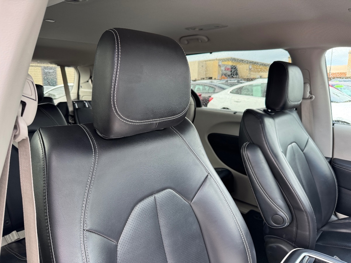 2023 Chrysler Pacifica Touring L - Photo 15