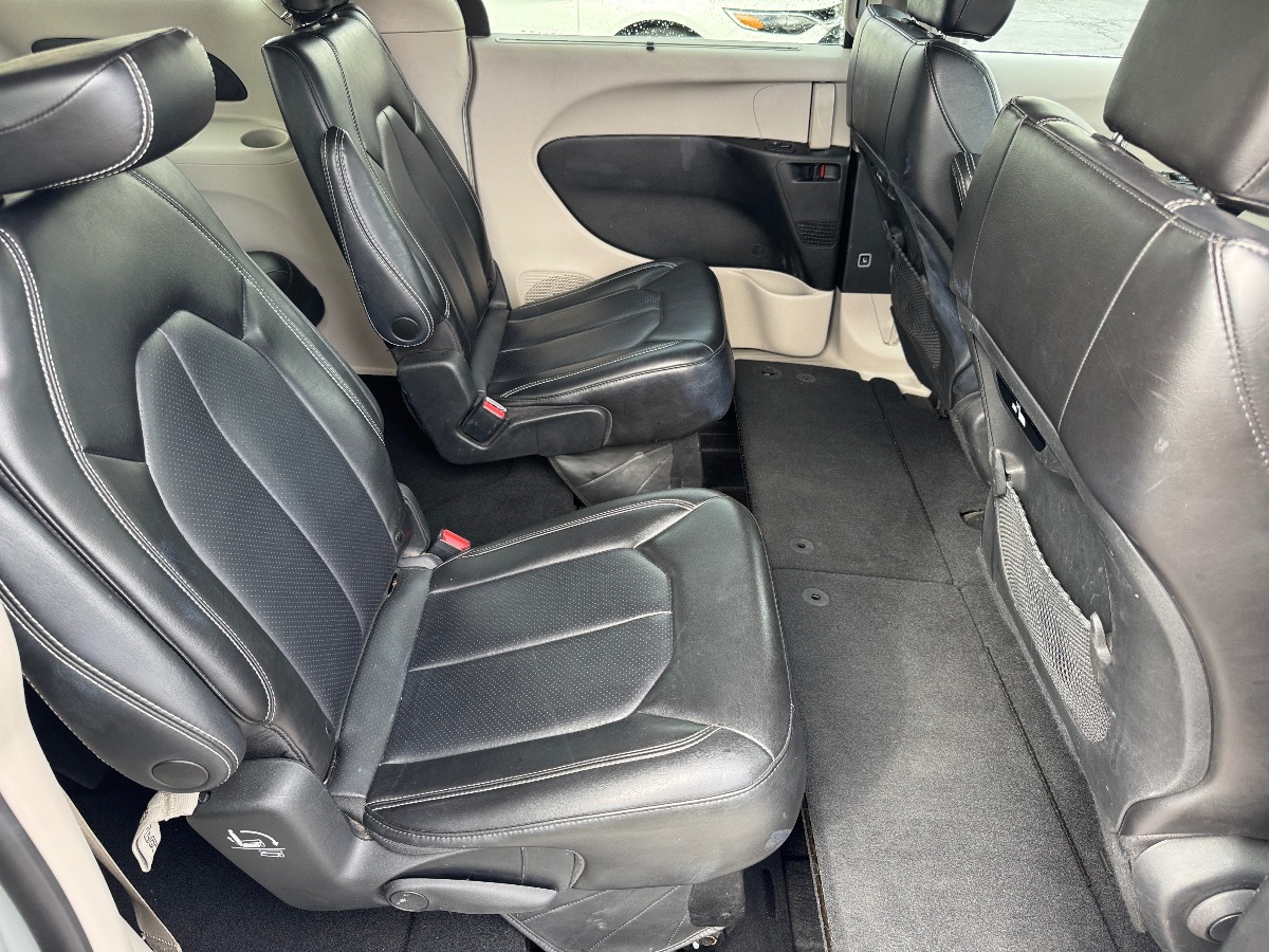 2023 Chrysler Pacifica Touring L - Photo 18