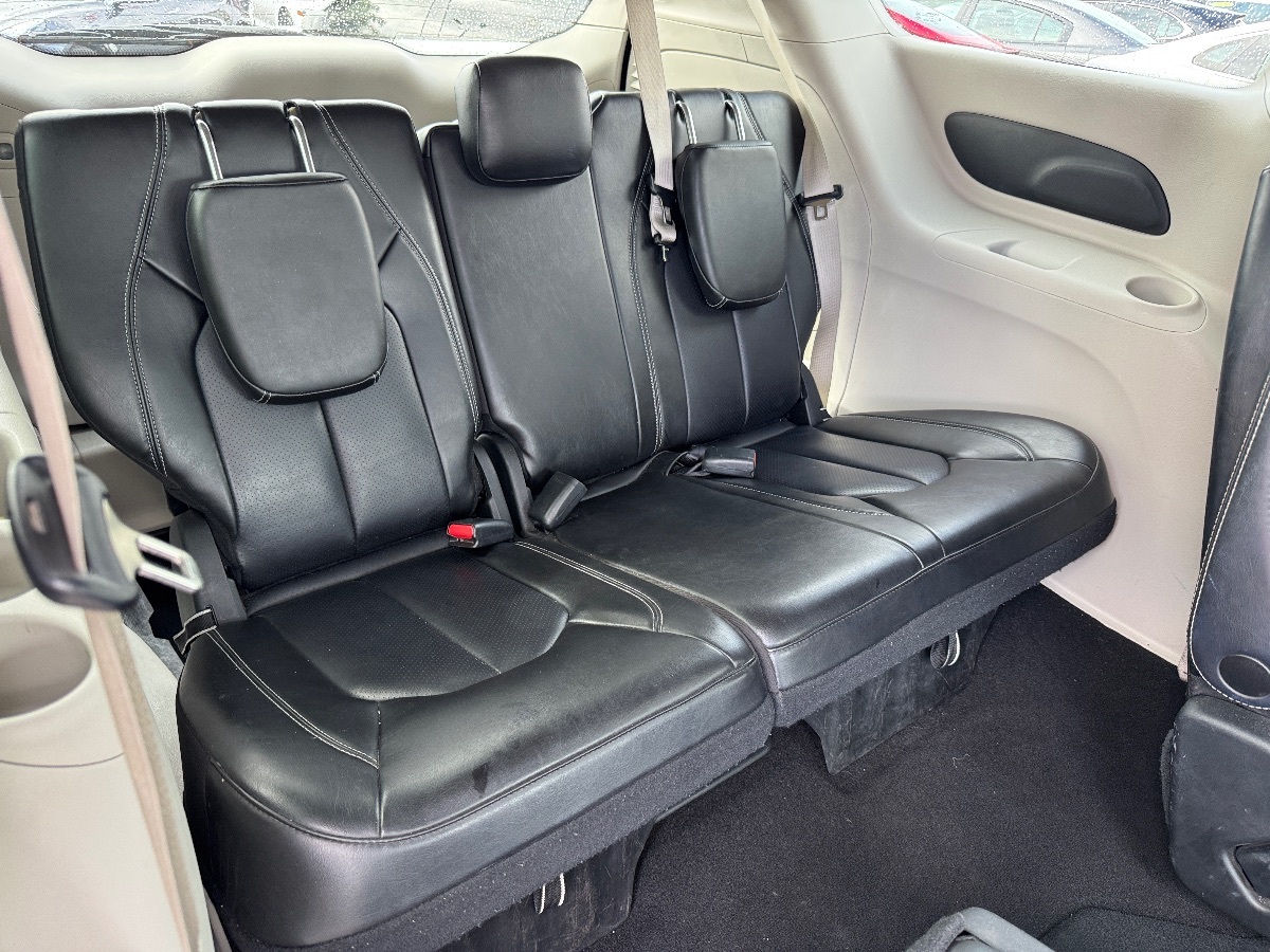 2023 Chrysler Pacifica Touring L - Photo 19