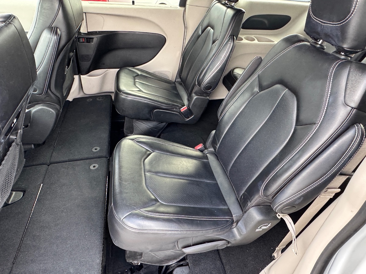 2023 Chrysler Pacifica Touring L - Photo 20