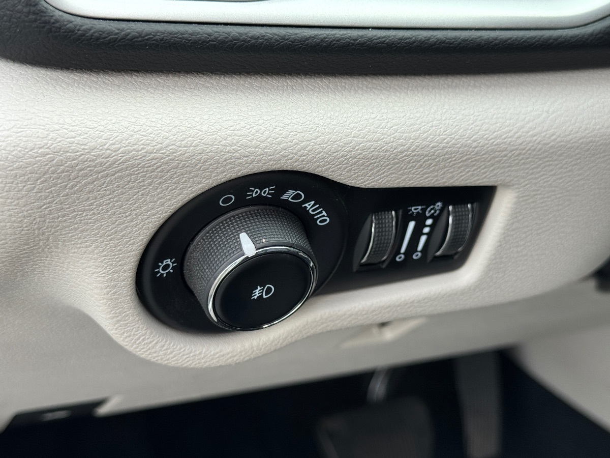 2023 Chrysler Pacifica Touring L - Photo 29