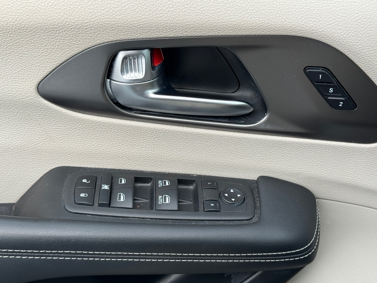 2023 Chrysler Pacifica Touring L - Photo 30