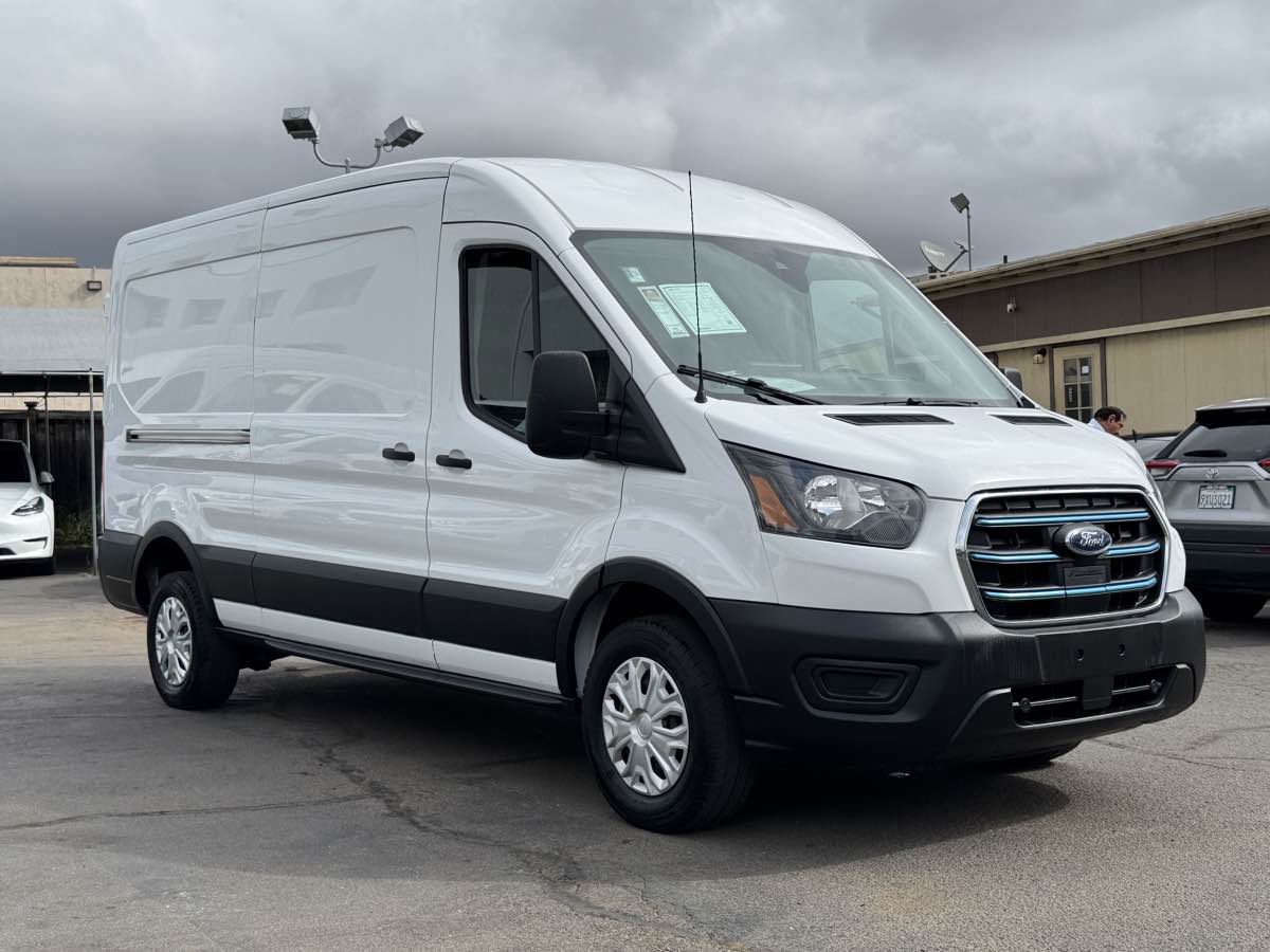 View vehicle photo 5