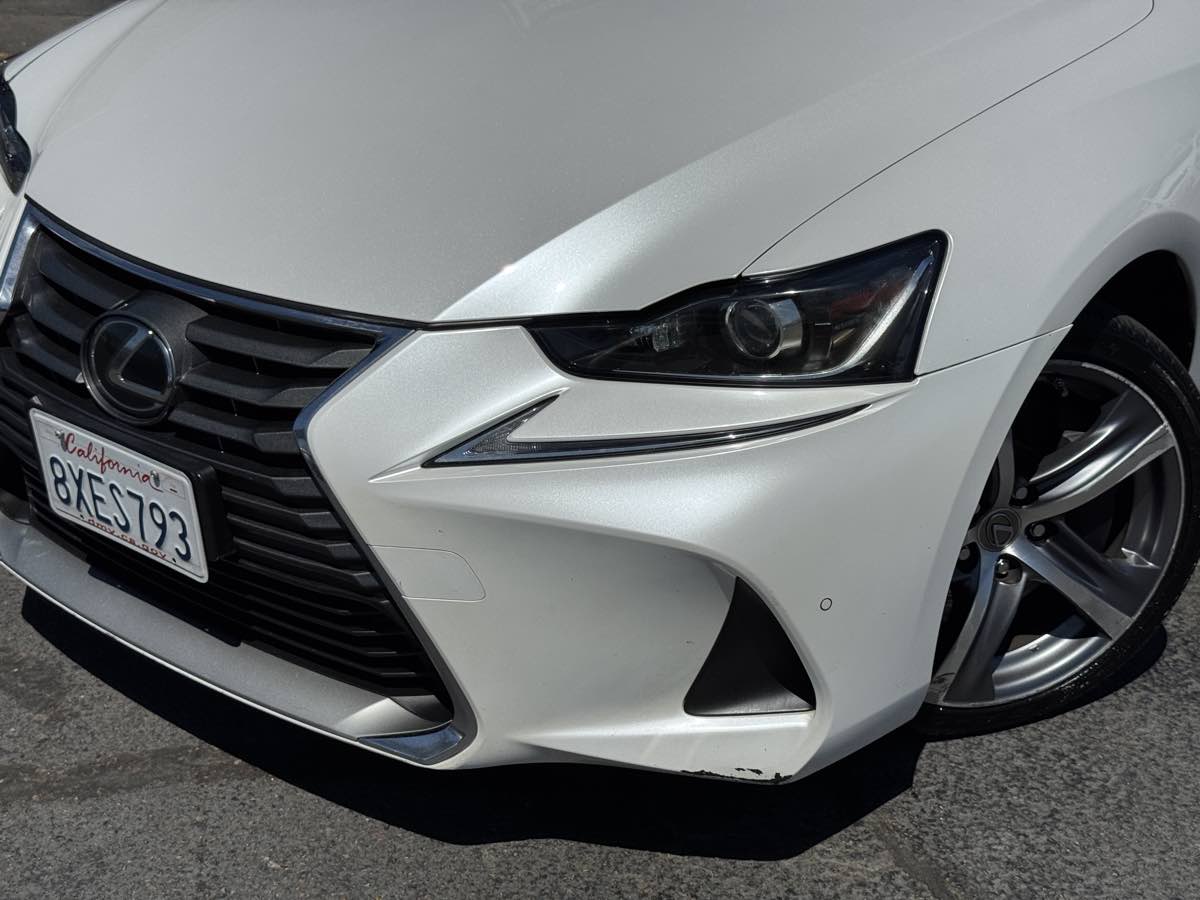 2017 Lexus IS 200t - Photo 3