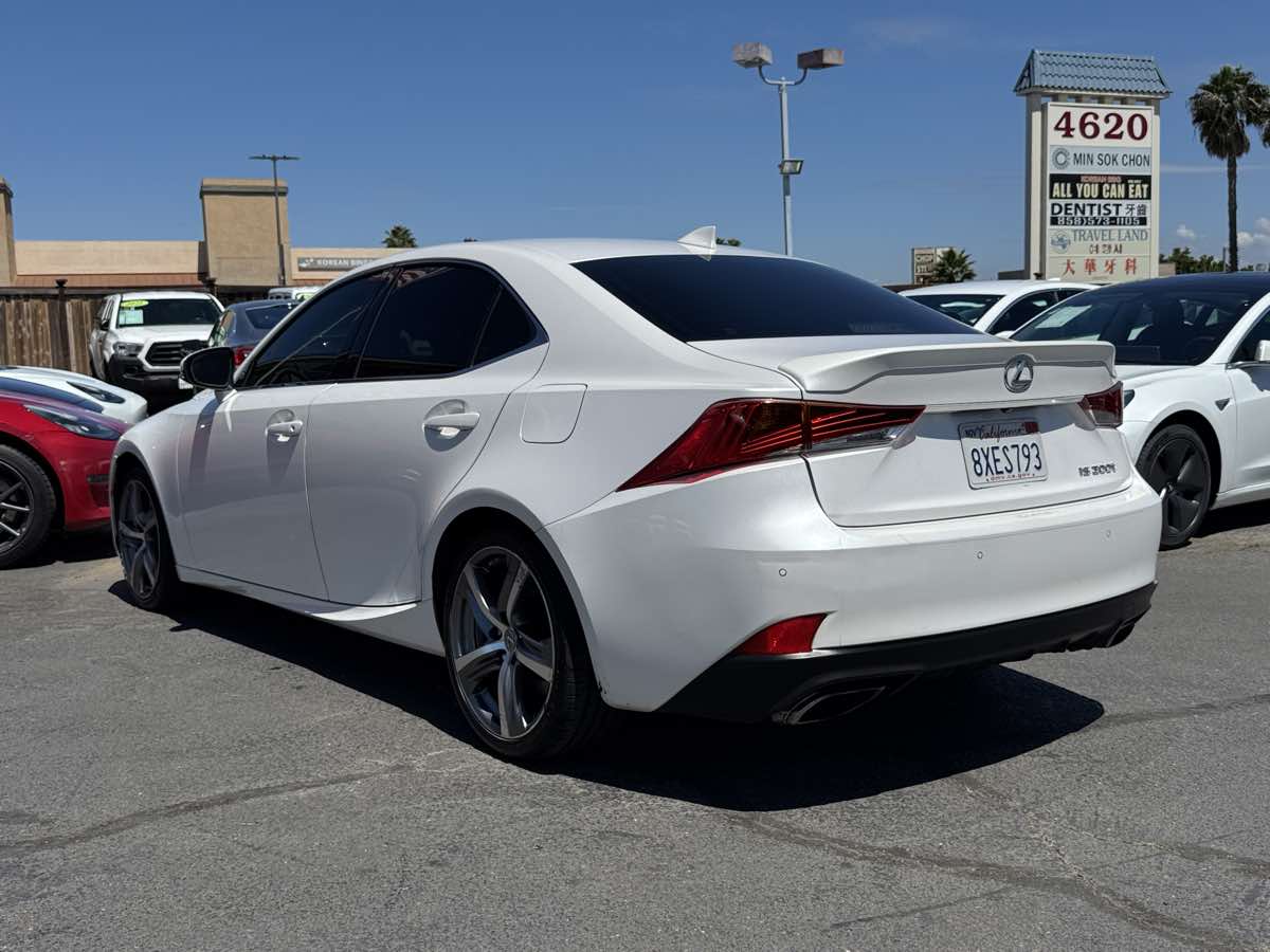 2017 Lexus IS 200t - Photo 9