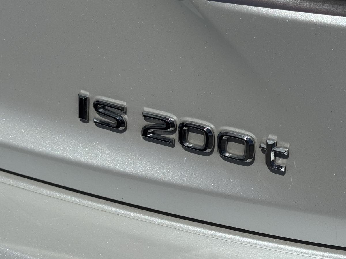 2017 Lexus IS 200t - Photo 12