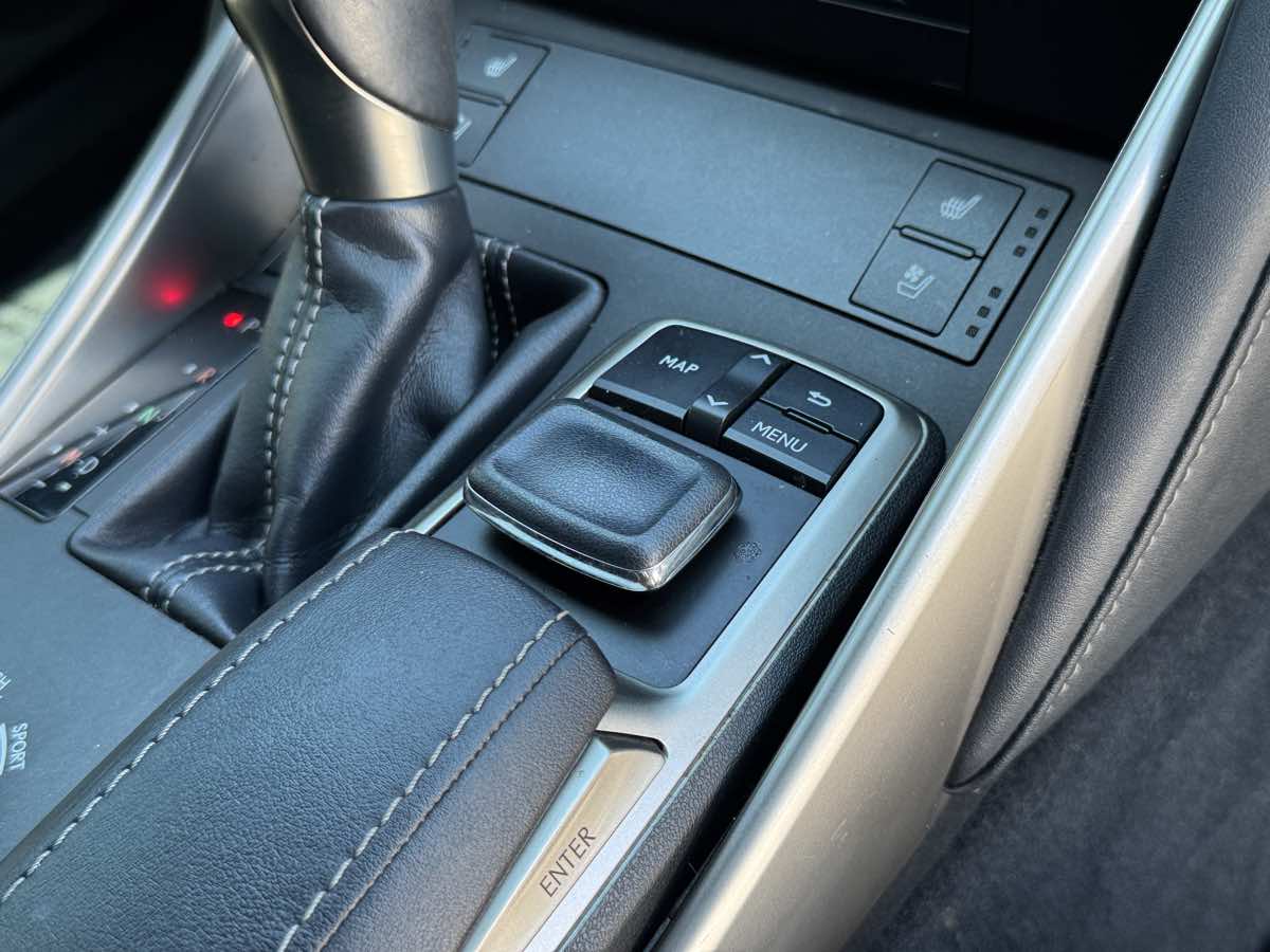 2017 Lexus IS 200t - Photo 15