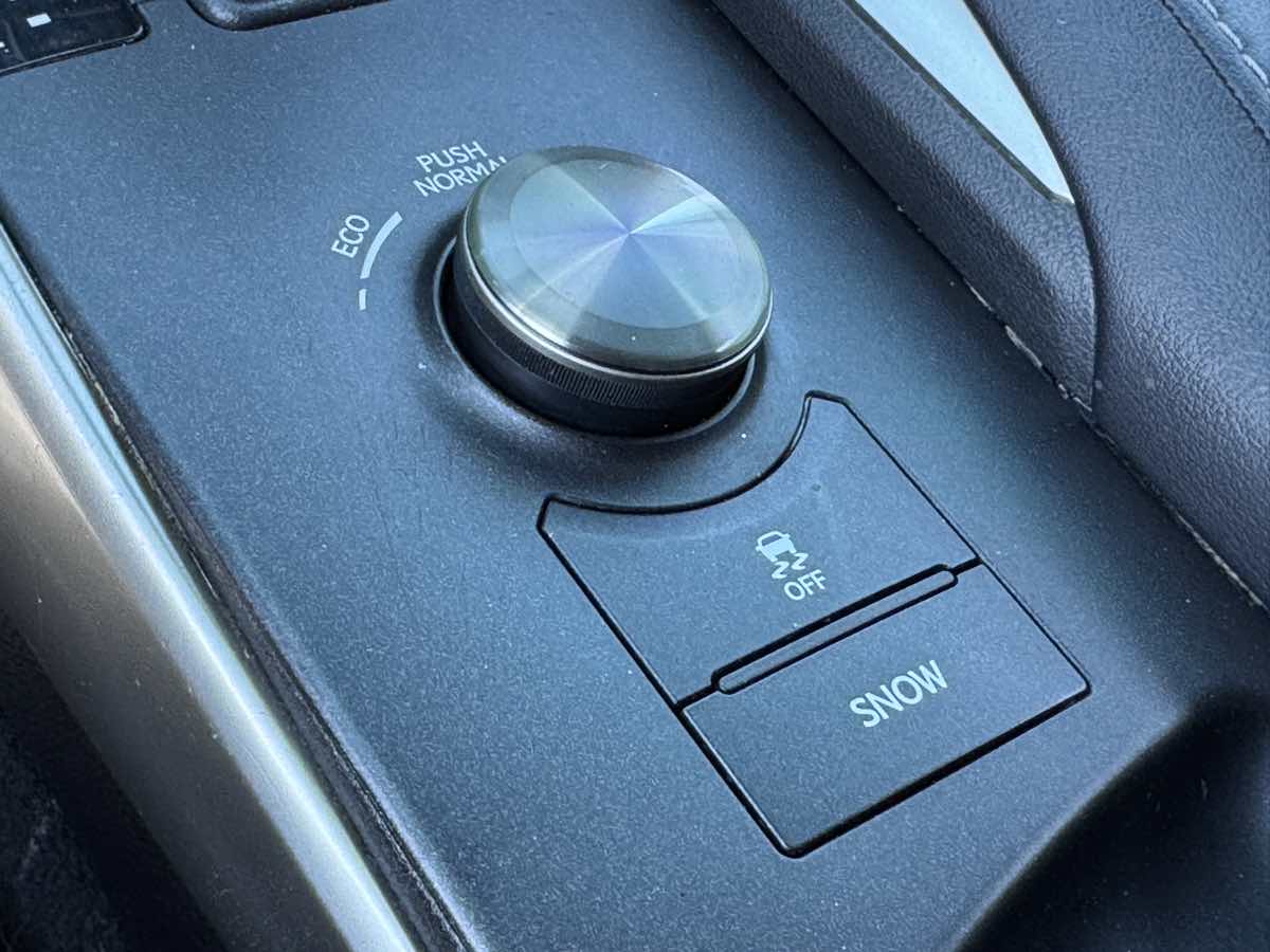 2017 Lexus IS 200t - Photo 27