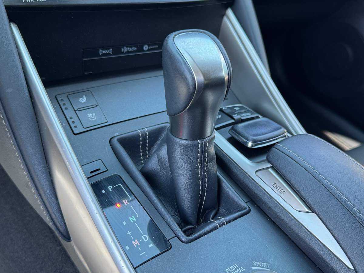 2017 Lexus IS 200t - Photo 28